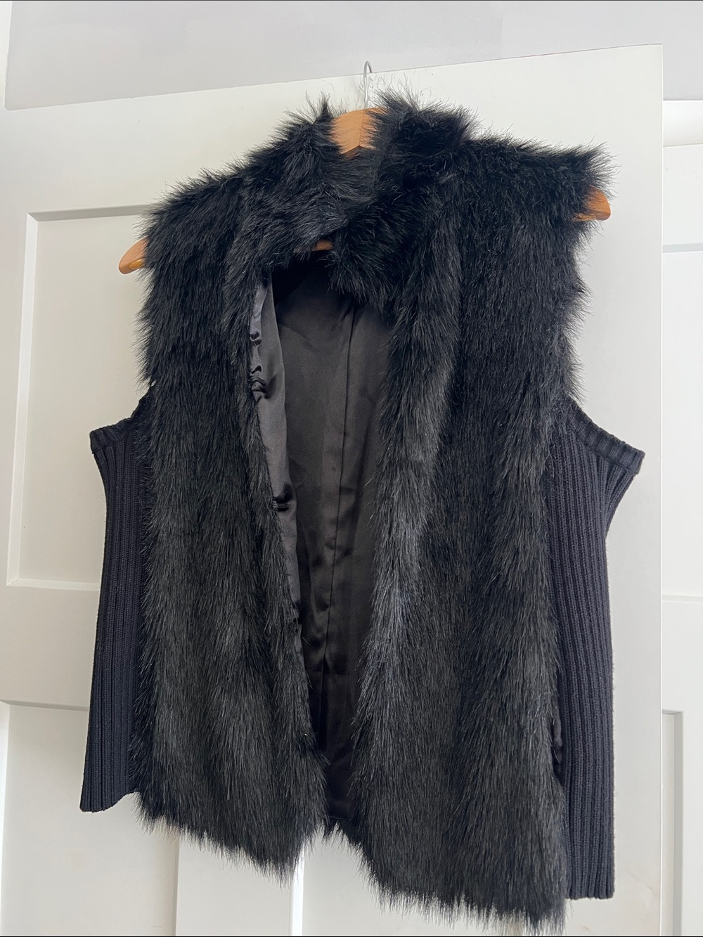 Cleo Stylish Black Faux Fur Knit Vest😎